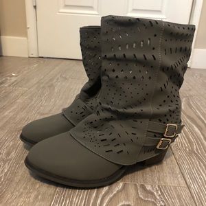 Cute boots! Size 8.5
